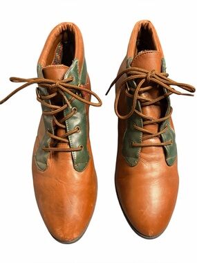 Vintage 80’s DANEXX Tan and Green Lace-Up Leather Ankle Boots